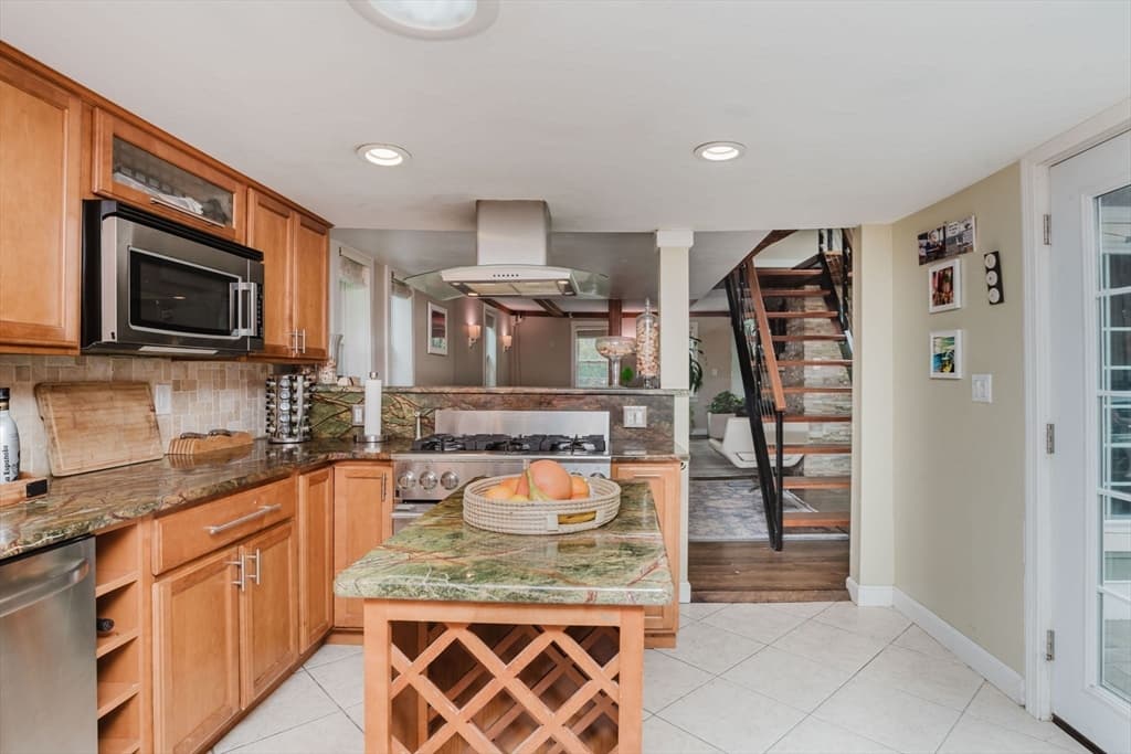273 Center St, Hanover MA 02339 photo 7