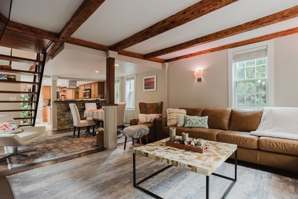 273 Center St, Hanover MA 02339 photo 3