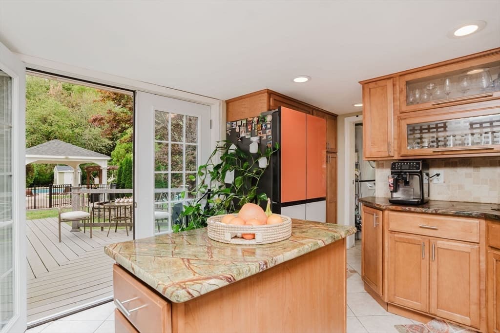 273 Center St, Hanover MA 02339 photo 5