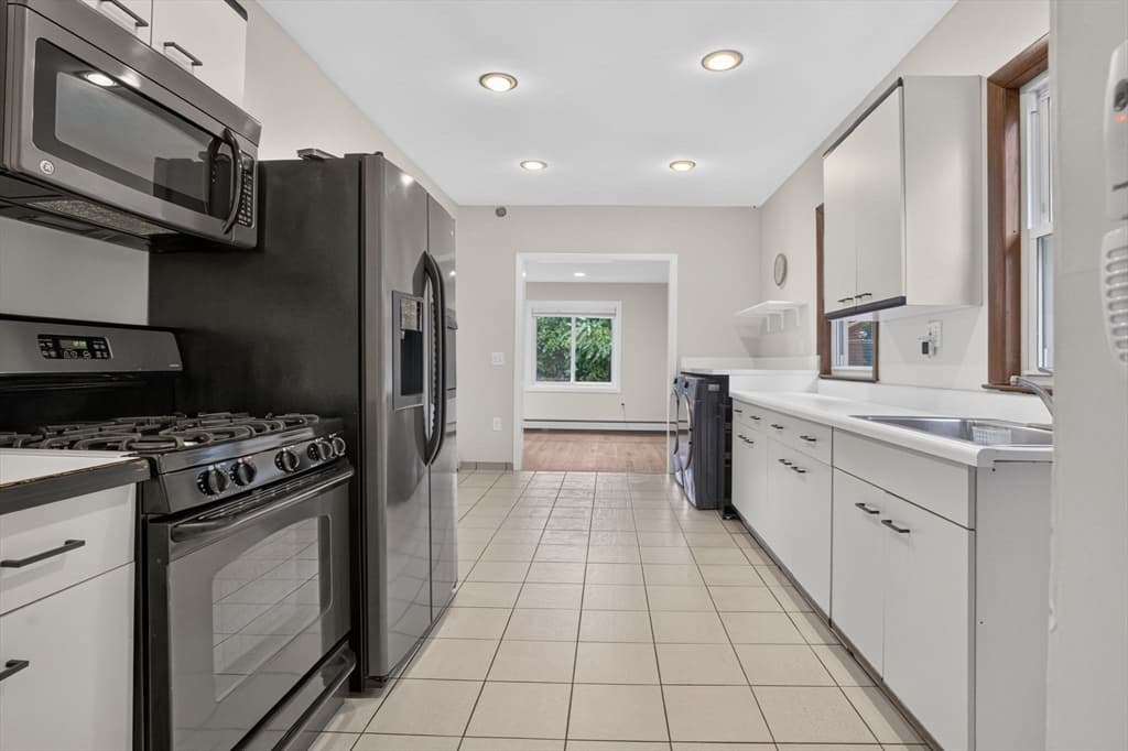 Single Family Residence at 51 Metropolitan Ave, Boston MA 02131, photo 13 of 37