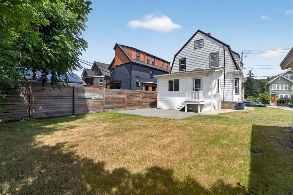 Single Family Residence at 51 Metropolitan Ave, Boston MA 02131, photo 26 of 37
