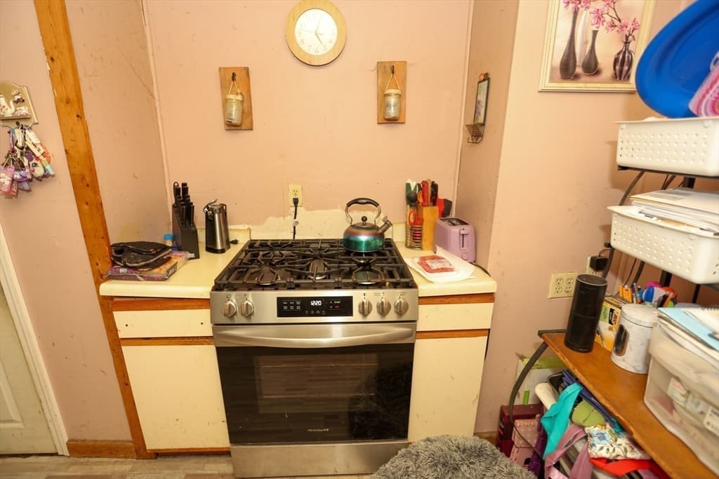 22-24 Floyd St, Lowell MA 01852 photo 13