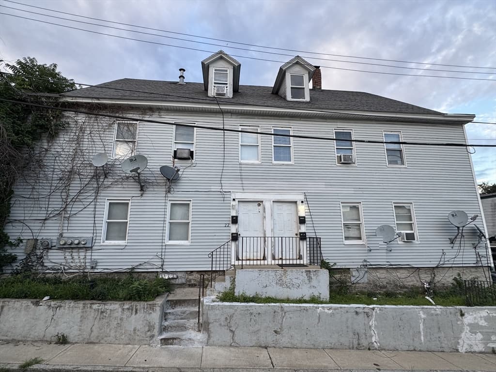 22-24 Floyd St, Lowell MA 01852