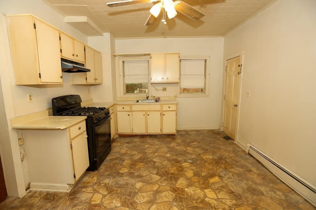22-24 Floyd St, Lowell MA 01852 photo 10