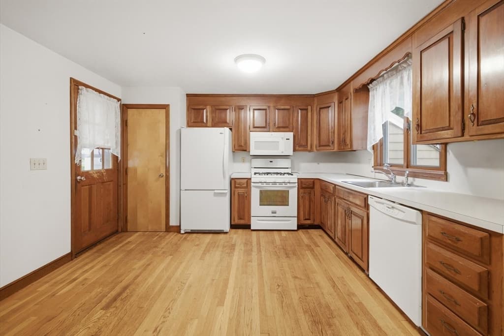 106 Edge Hill Rd, Milton MA 02186 photo 8