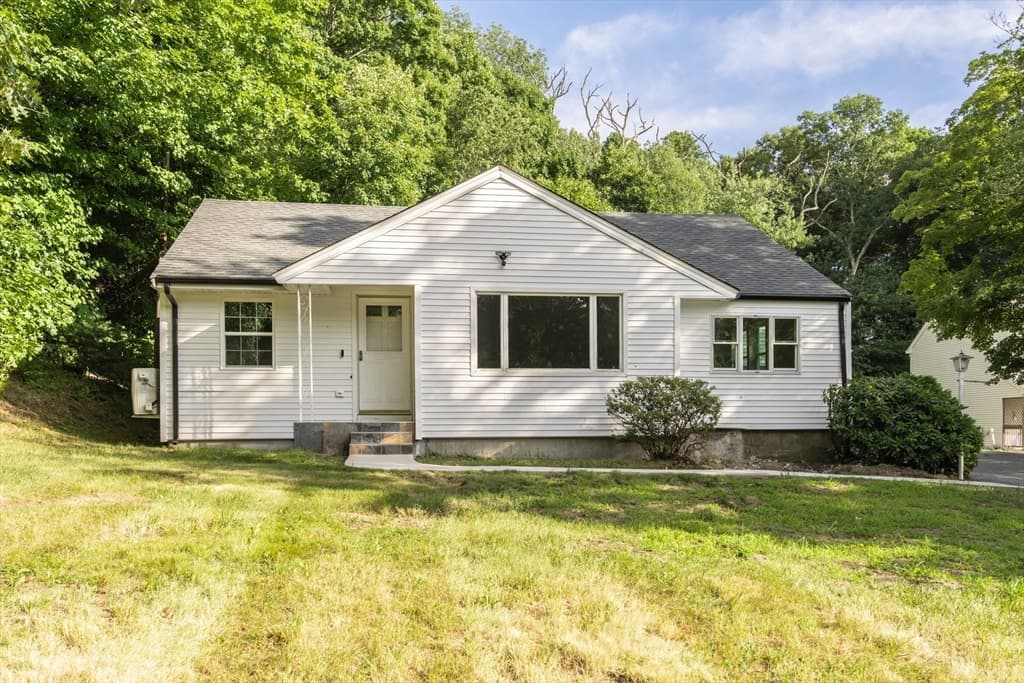 177 Hartford Ave E, Uxbridge MA 01569