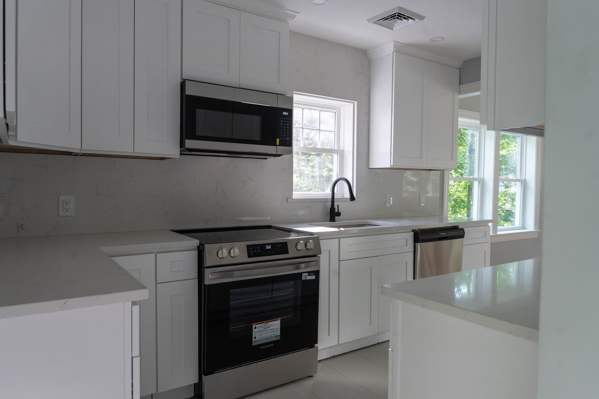 Single Family Residence at 177 Hartford Ave E, Uxbridge MA 01569, Uxbridge, photo 5 of 25