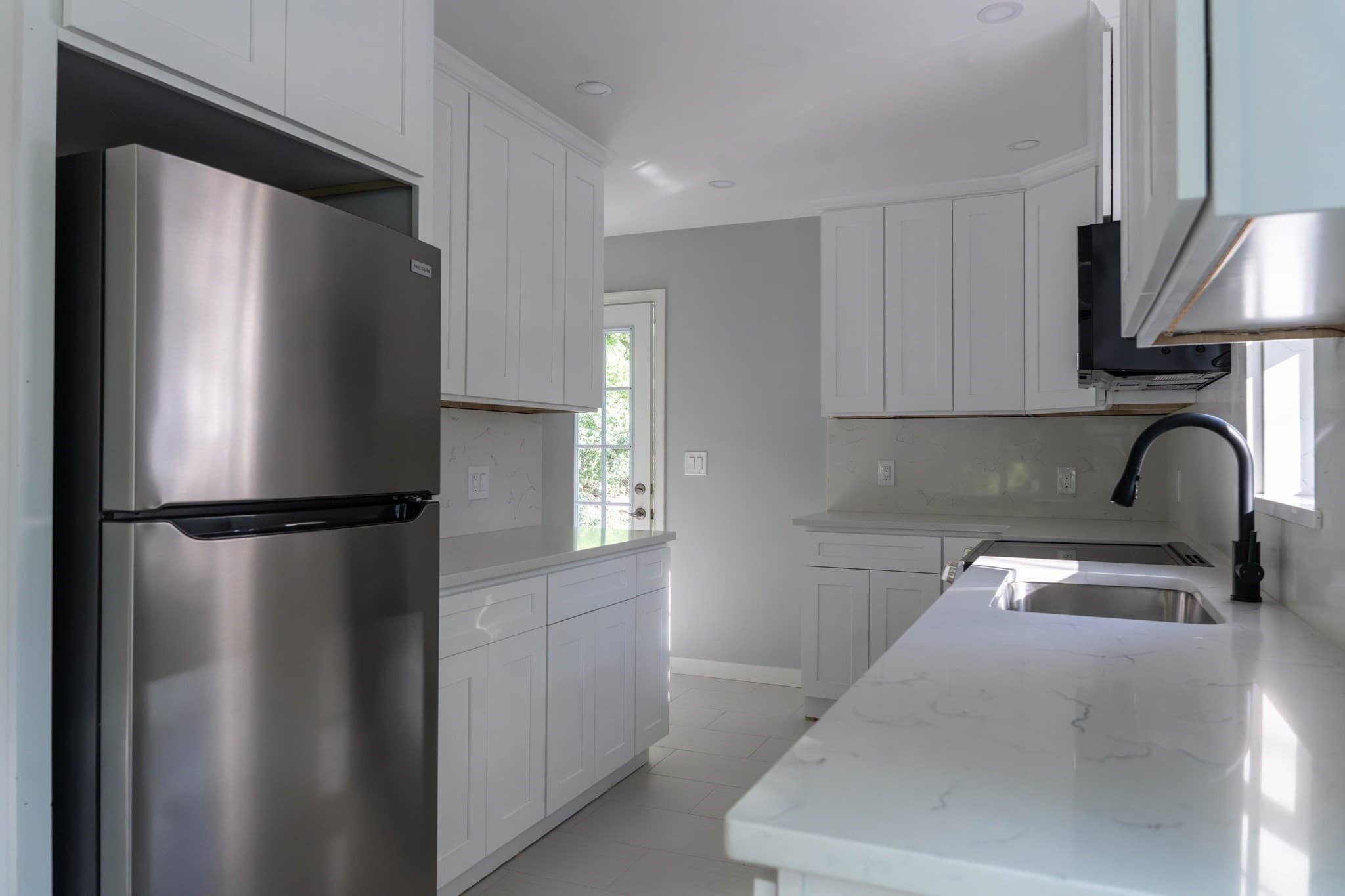Single Family Residence at 177 Hartford Ave E, Uxbridge MA 01569, Uxbridge, photo 4 of 25