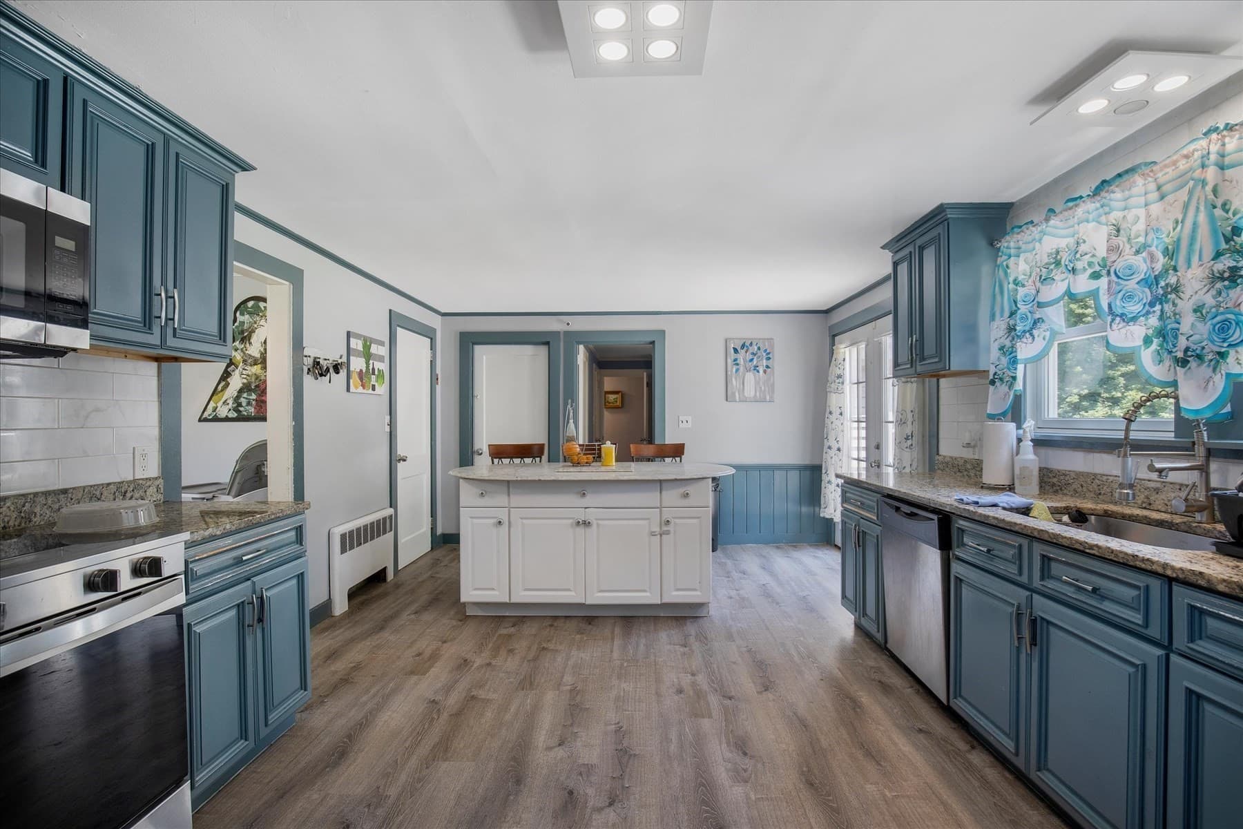 Single Family Residence at 160 Lincoln Rd., Barnstable MA 02601, photo 5 of 28