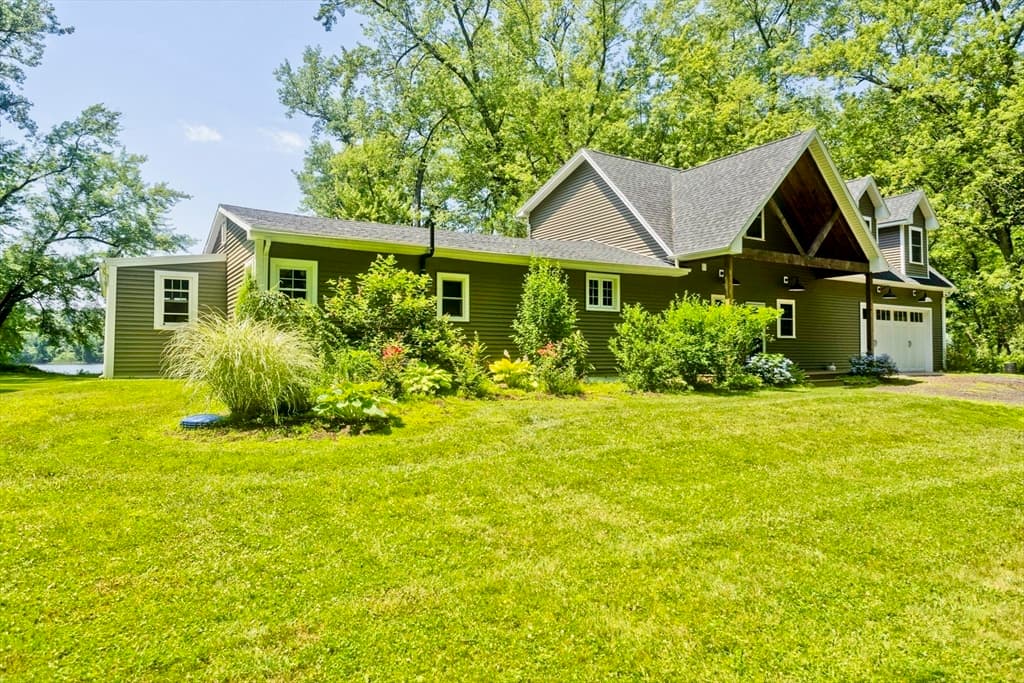 30 Cove Island Rd, South Hadley MA 01075