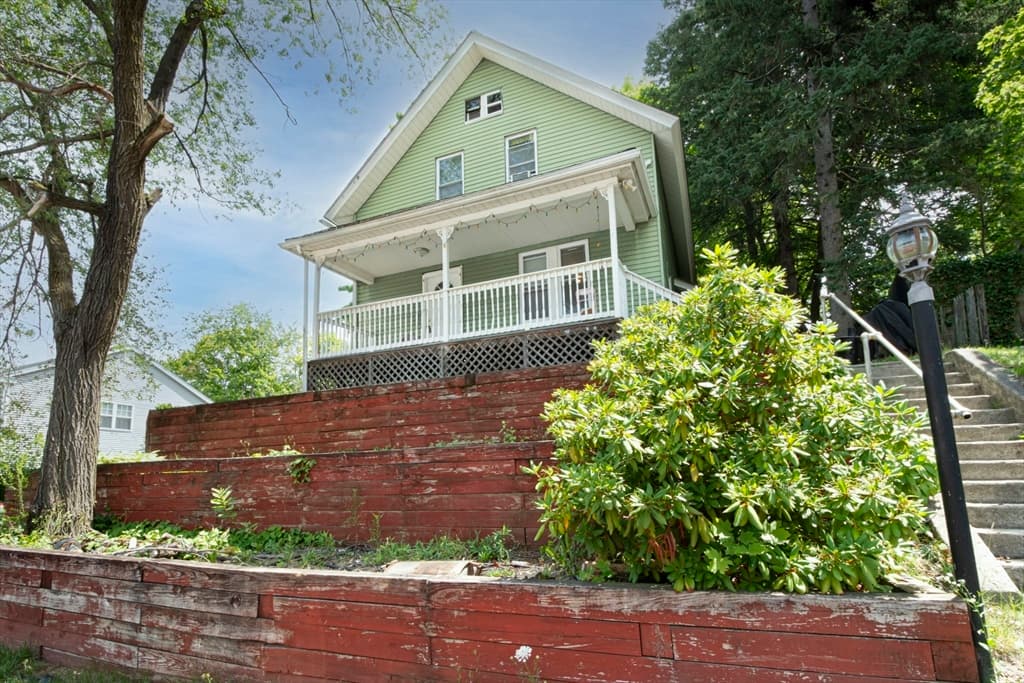7 Clarence St, Worcester MA 01610 photo 2