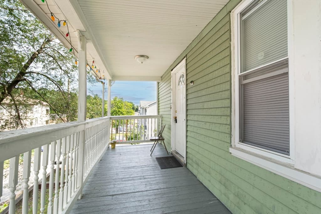 7 Clarence St, Worcester MA 01610 photo 6