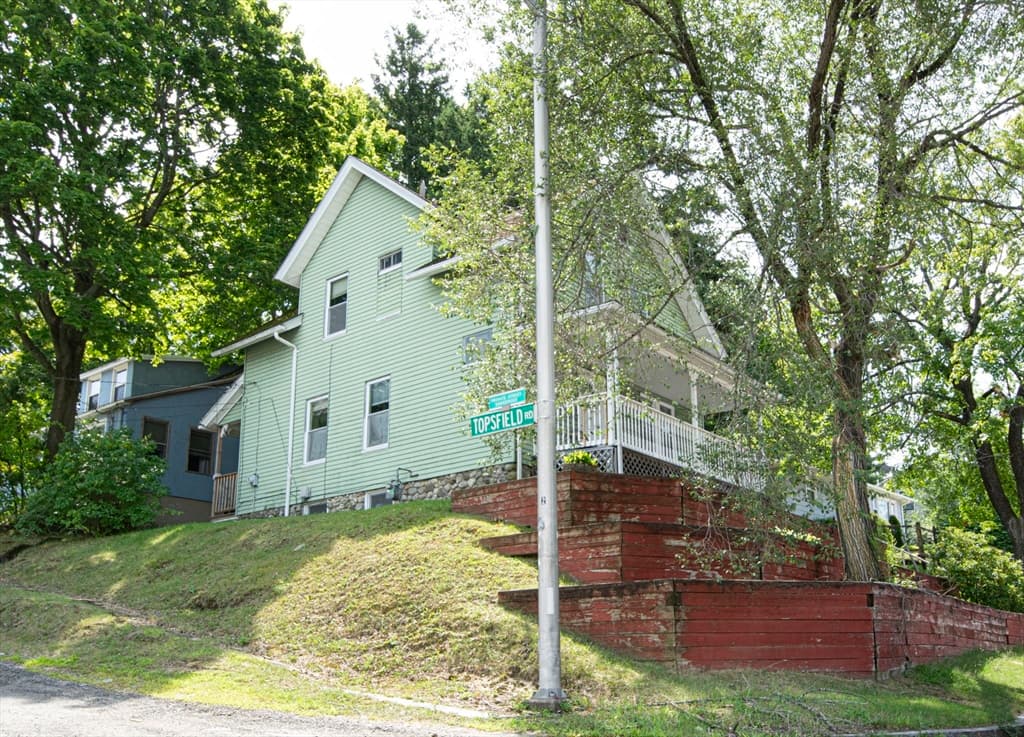 7 Clarence St, Worcester MA 01610 photo 3