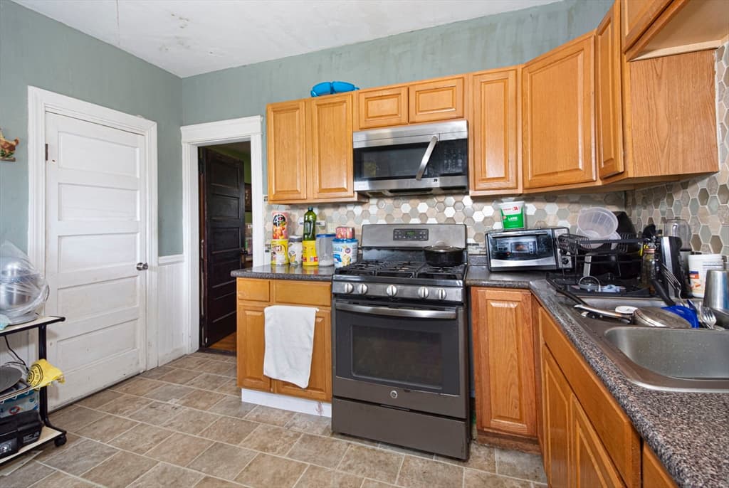 7 Clarence St, Worcester MA 01610 photo 14