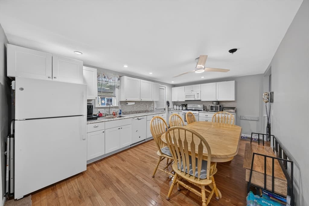 60 Harriett Ave, Burlington MA 01803 photo 9