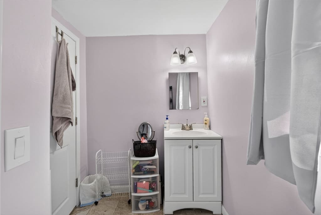 60 Harriett Ave, Burlington MA 01803 photo 24
