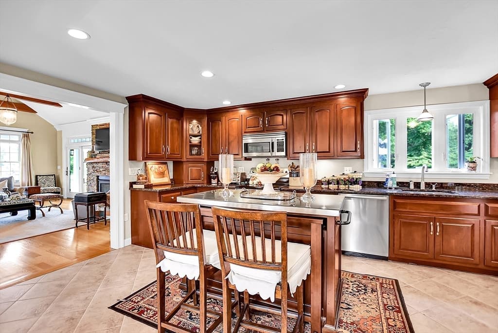 82 Bellingham Rd, Blackstone MA 01504 photo 6
