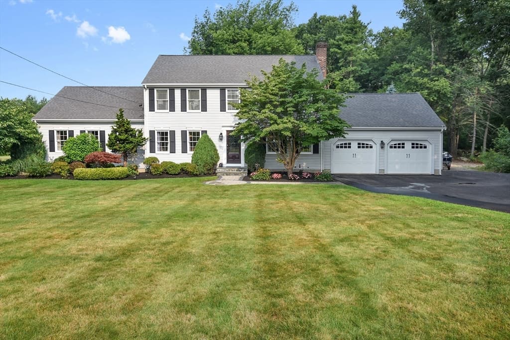 82 Bellingham Rd, Blackstone MA 01504