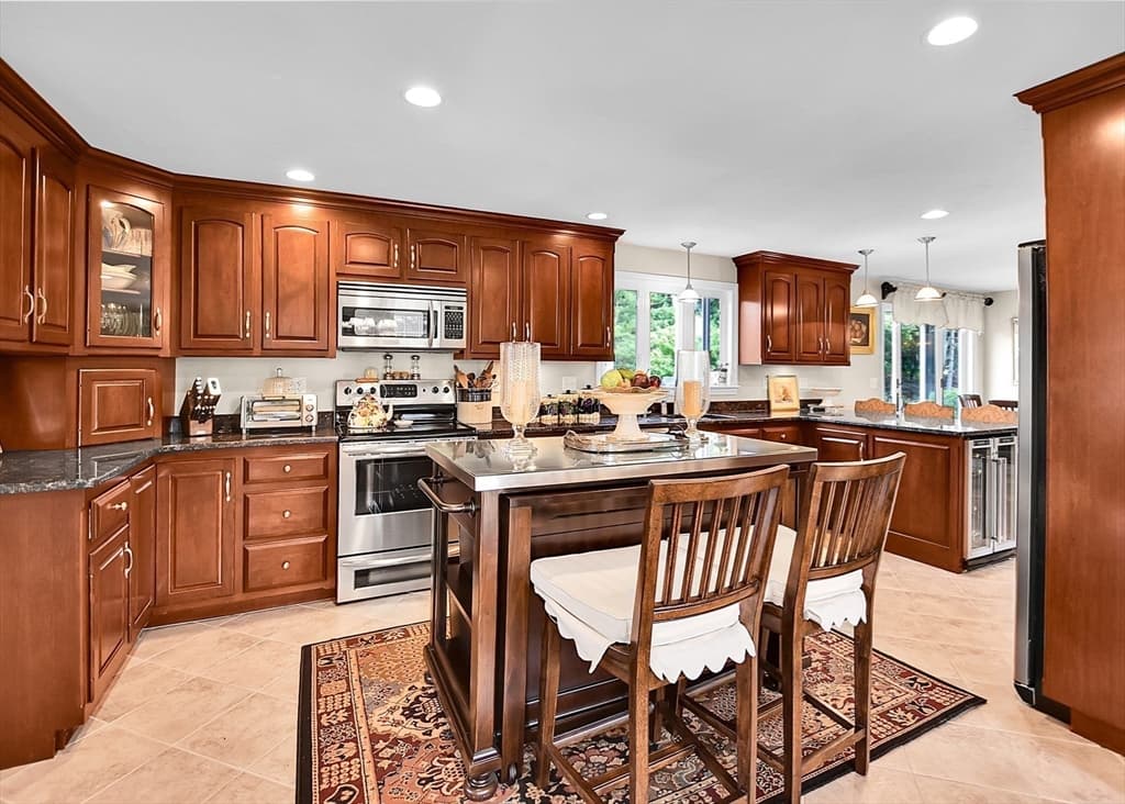 82 Bellingham Rd, Blackstone MA 01504 photo 5