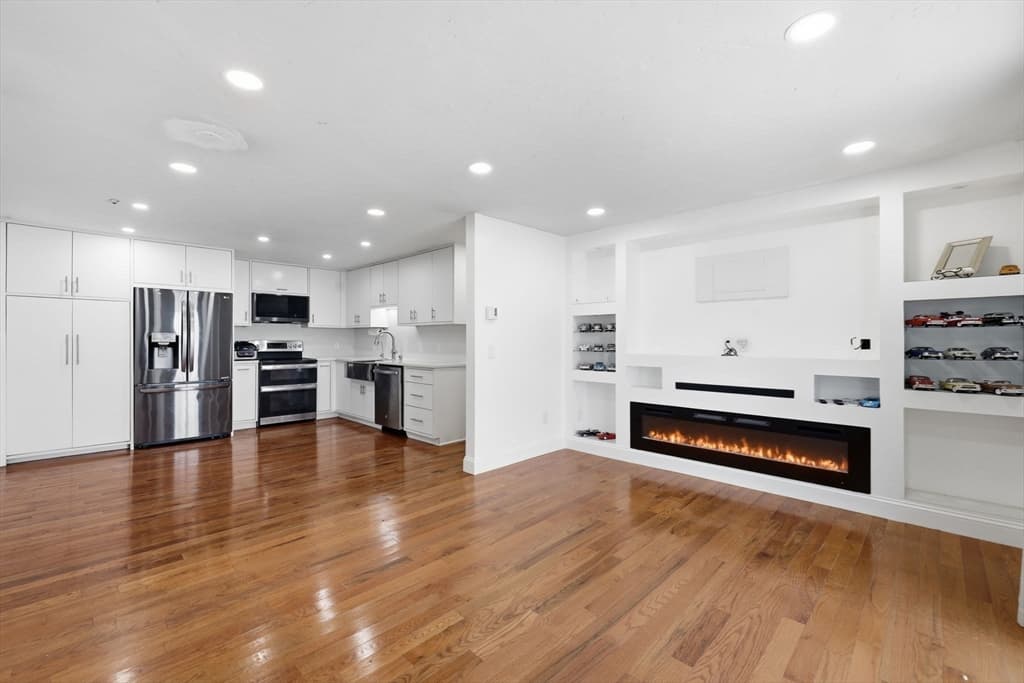 15 Houghton St # 6, Worcester MA 01604 photo 6