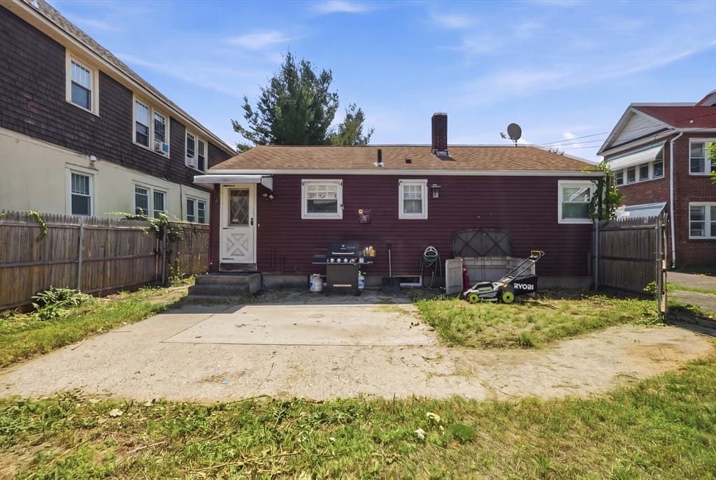75 Knollwood St, Springfield MA 01104 photo 21