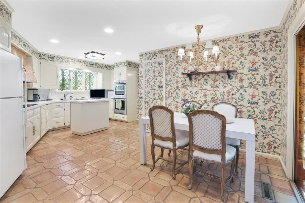 208 Tanglewood Dr, Longmeadow MA 01106 photo 10