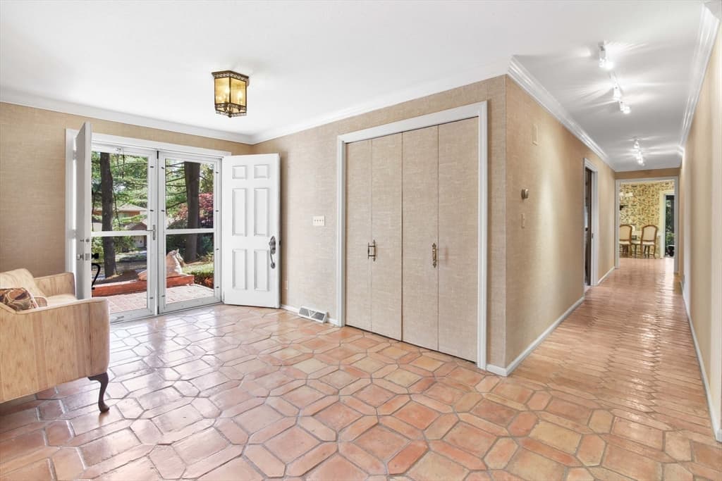 208 Tanglewood Dr, Longmeadow MA 01106 photo 4