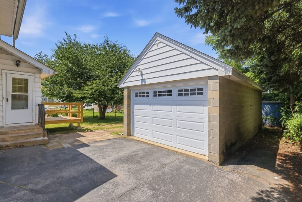 17 Rollinson Road, Worcester MA 01606 photo 4