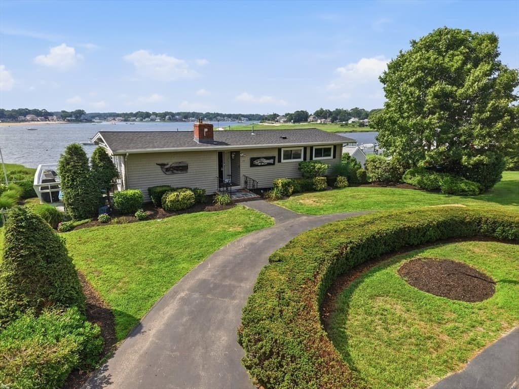 79 Edgewater Dr, Wareham MA 02571 photo 2