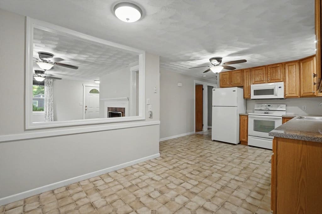 Single Family Residence at 35 Park Forest Rd, Springfield MA 01118, Springfield, photo 3 of 41