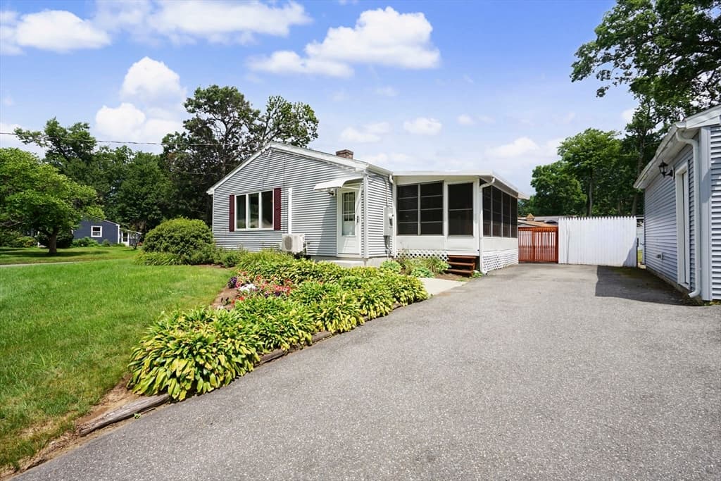 Single Family Residence at 35 Park Forest Rd, Springfield MA 01118, Springfield, photo 36 of 41