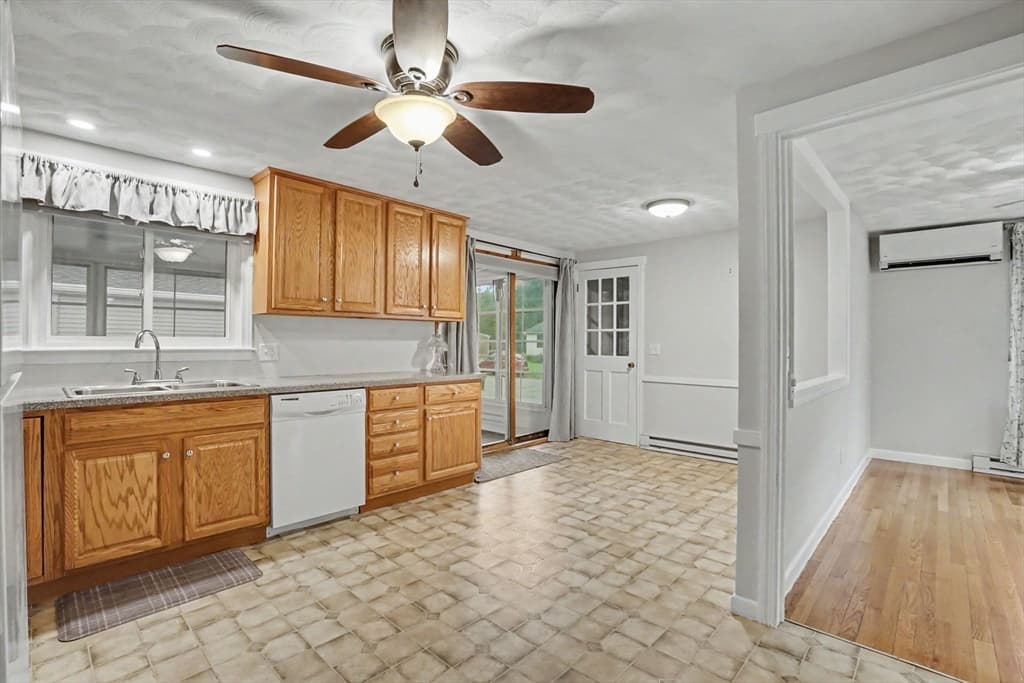 Single Family Residence at 35 Park Forest Rd, Springfield MA 01118, Springfield, photo 11 of 41