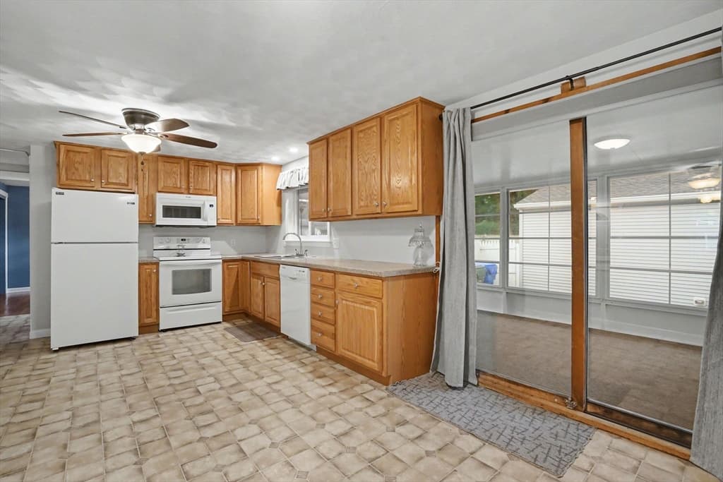 Single Family Residence at 35 Park Forest Rd, Springfield MA 01118, Springfield, photo 4 of 41