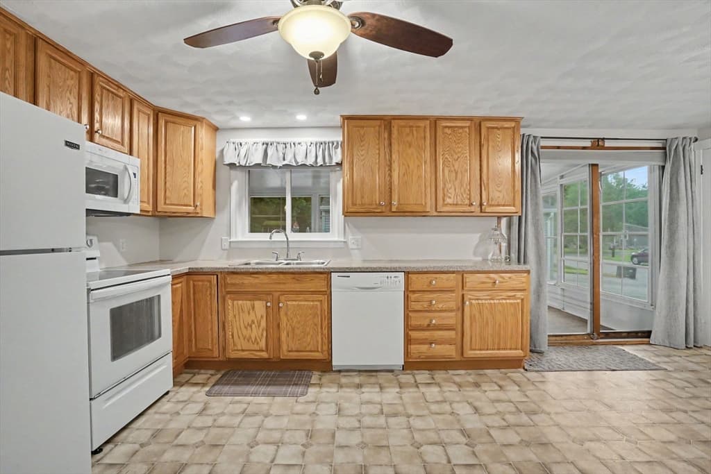 Single Family Residence at 35 Park Forest Rd, Springfield MA 01118, Springfield, photo 8 of 41