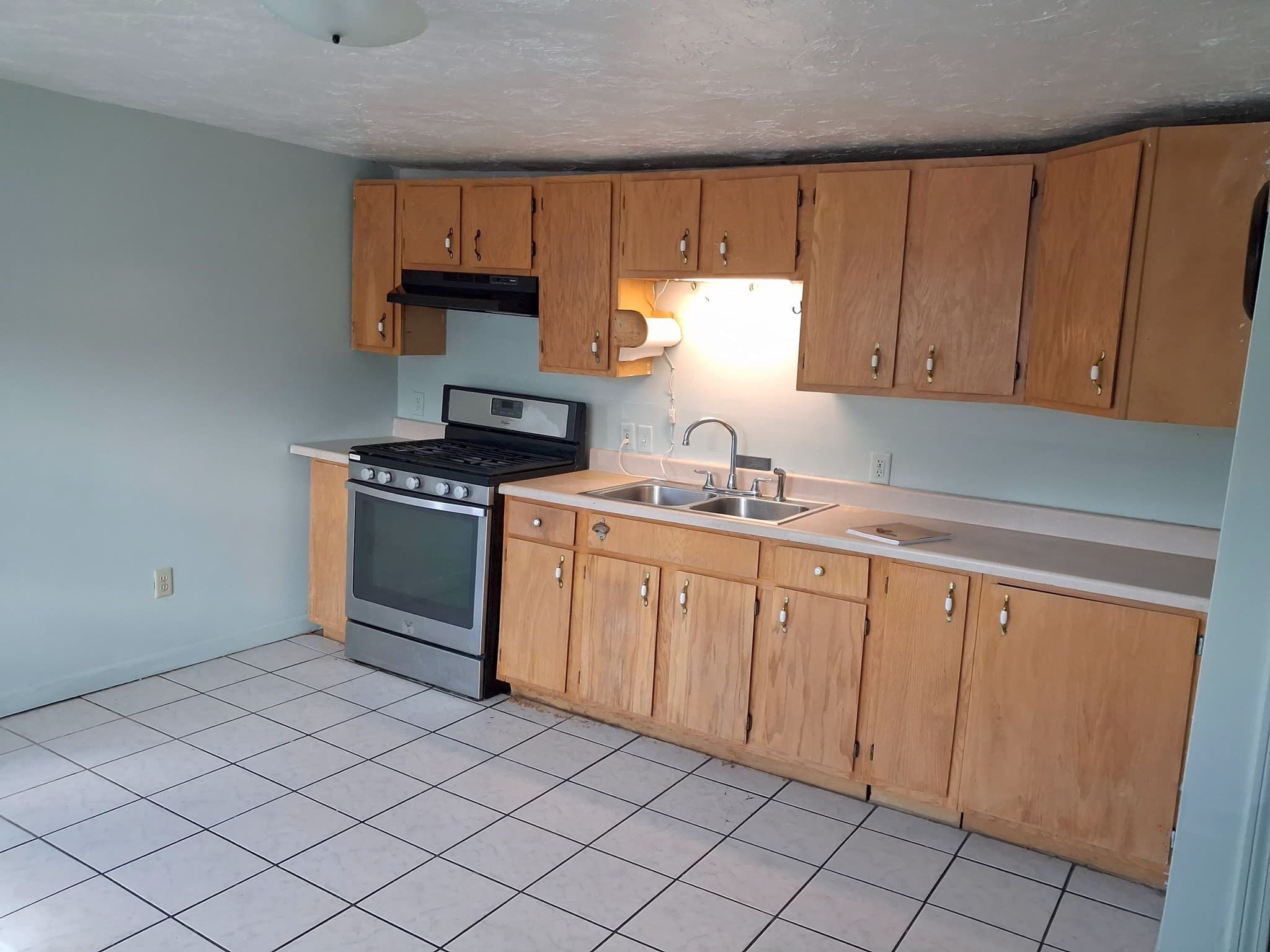 Single Family Residence at 54 Carter St, Brockton MA 02302, photo 8 of 40
