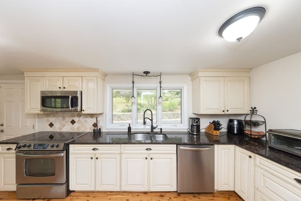 92 Brook St, Hudson MA 01749 photo 13