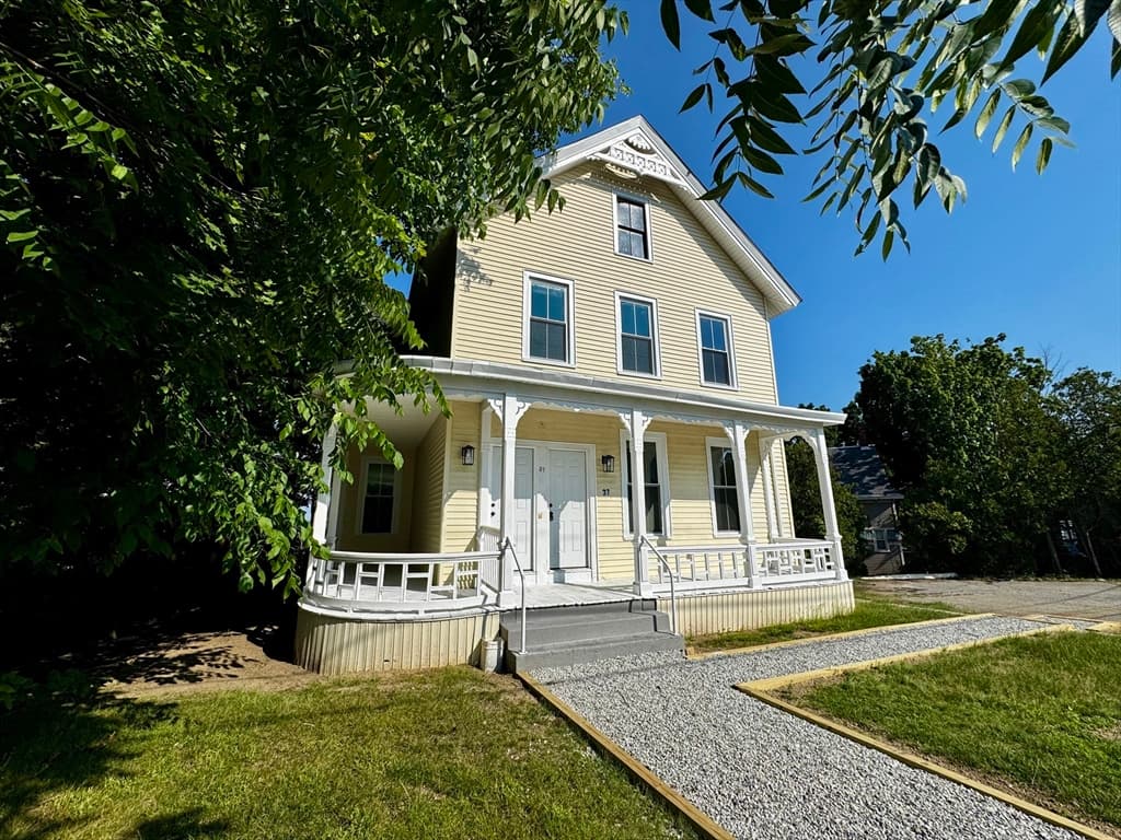 37 Oakes Ave, Southbridge MA 01550 photo 3