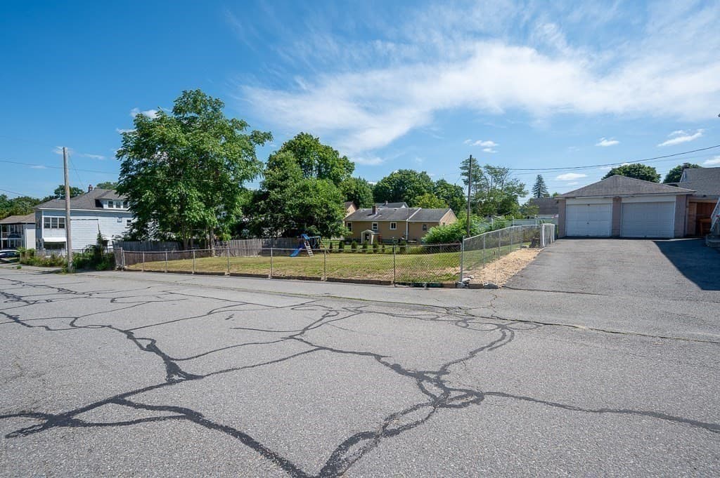Multi Family at 352 Daniels St, Fitchburg MA 01420, Fitchburg, photo 4 of 42