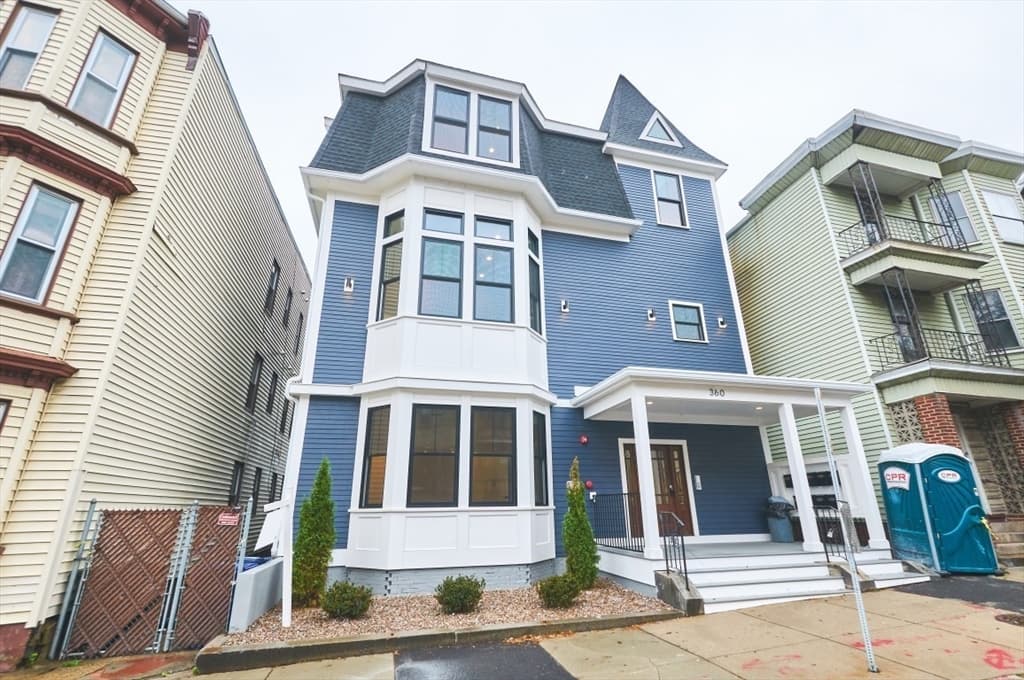 360 Meridian St # 5, Boston MA 02128