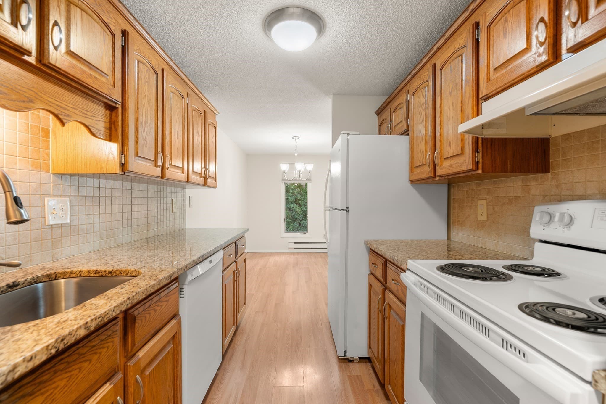 Condominium at 220 Bedford # 5H, Bridgewater MA 02324, Bridgewater, photo 3 of 21
