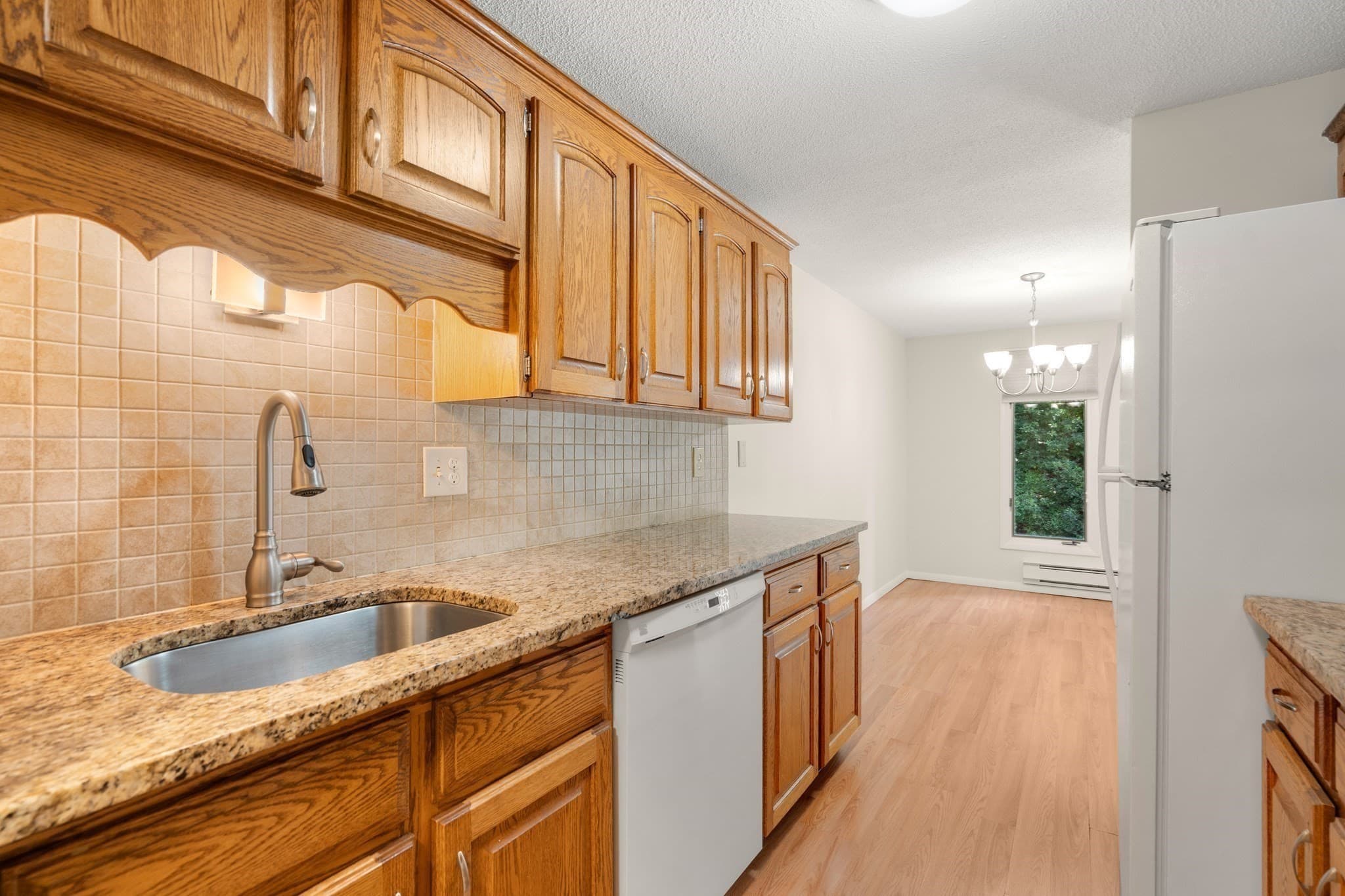Condominium at 220 Bedford # 5H, Bridgewater MA 02324, Bridgewater, photo 4 of 21