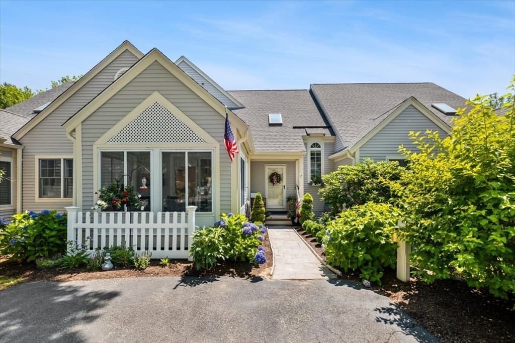 7 Gold Leaf Ln # 7, Mashpee MA 02649