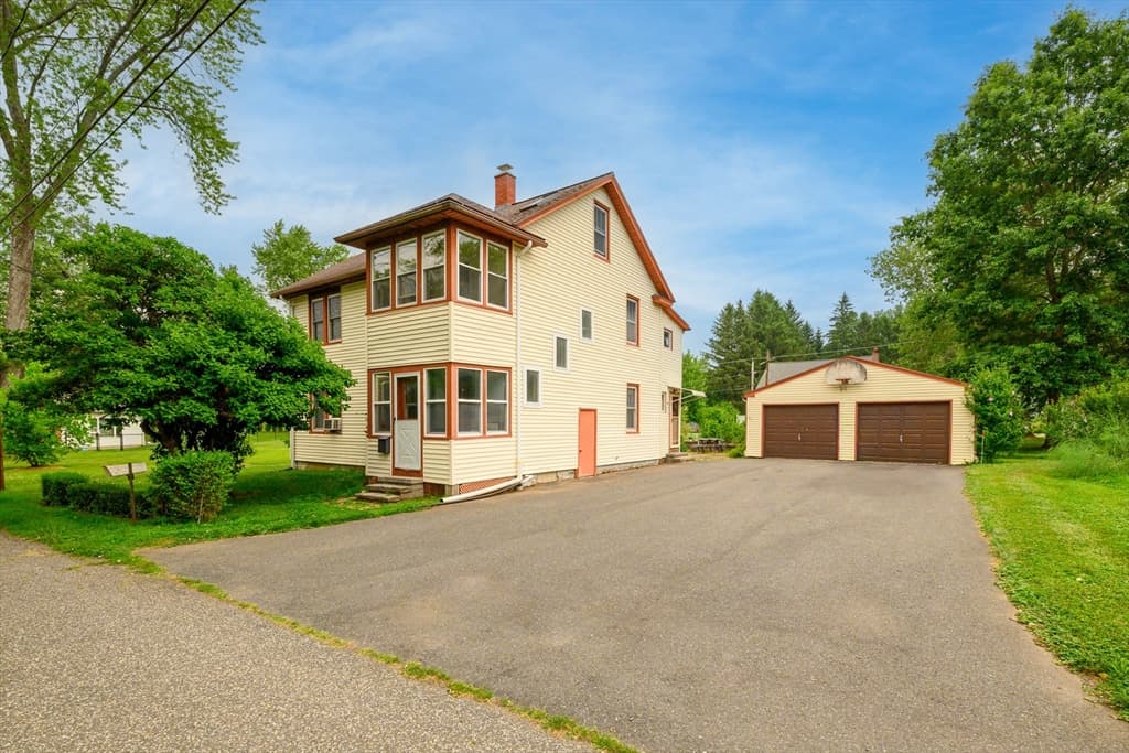 16 Boynton Ave, South Hadley MA 01075