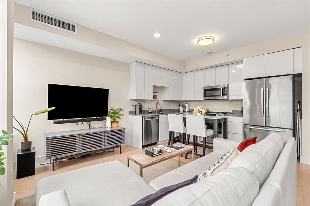 121 Portland St # 609, Boston MA 02114 photo 3
