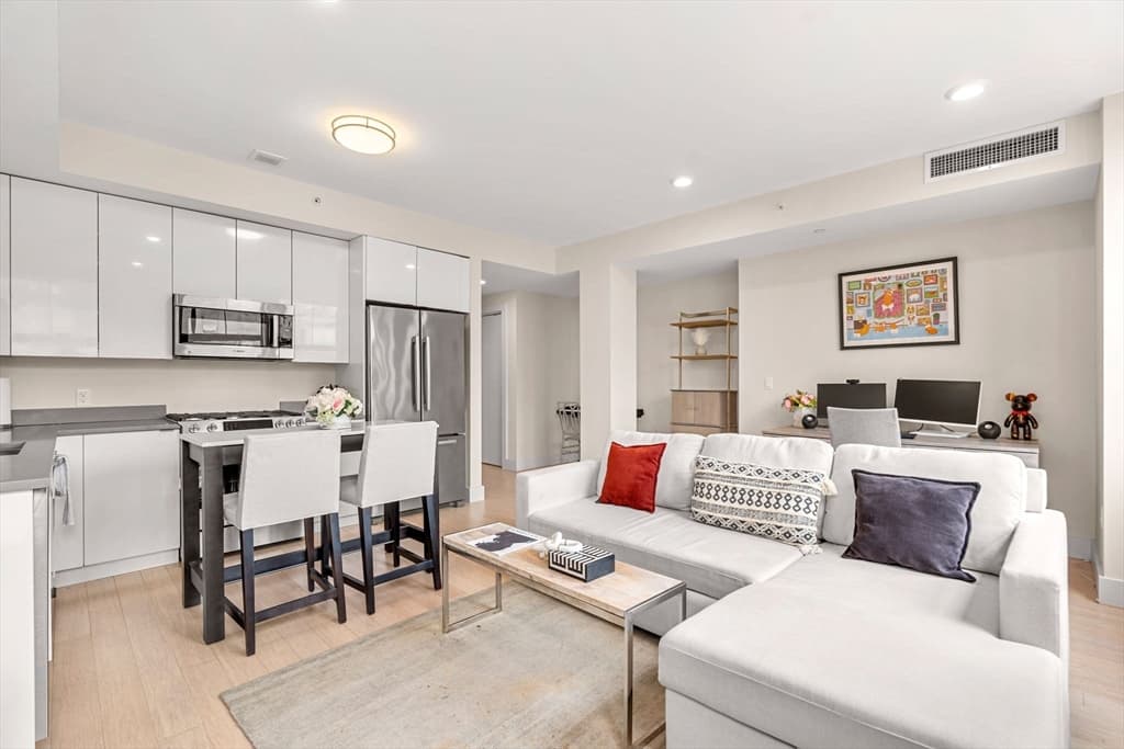 121 Portland St # 609, Boston MA 02114