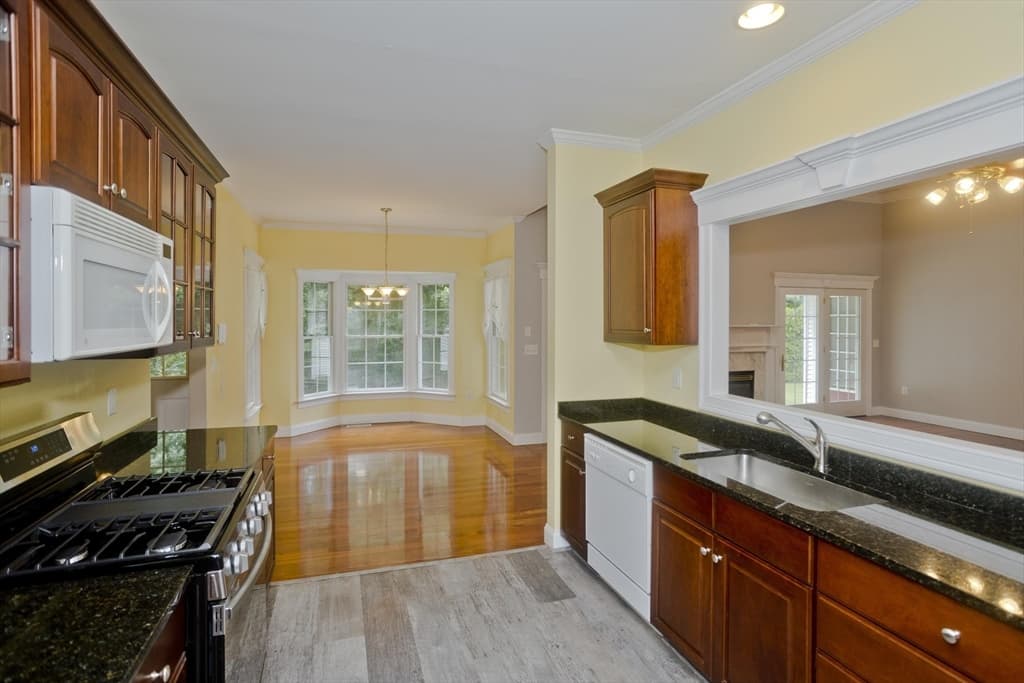 15 Avalon Place, Agawam MA 01030 photo 2