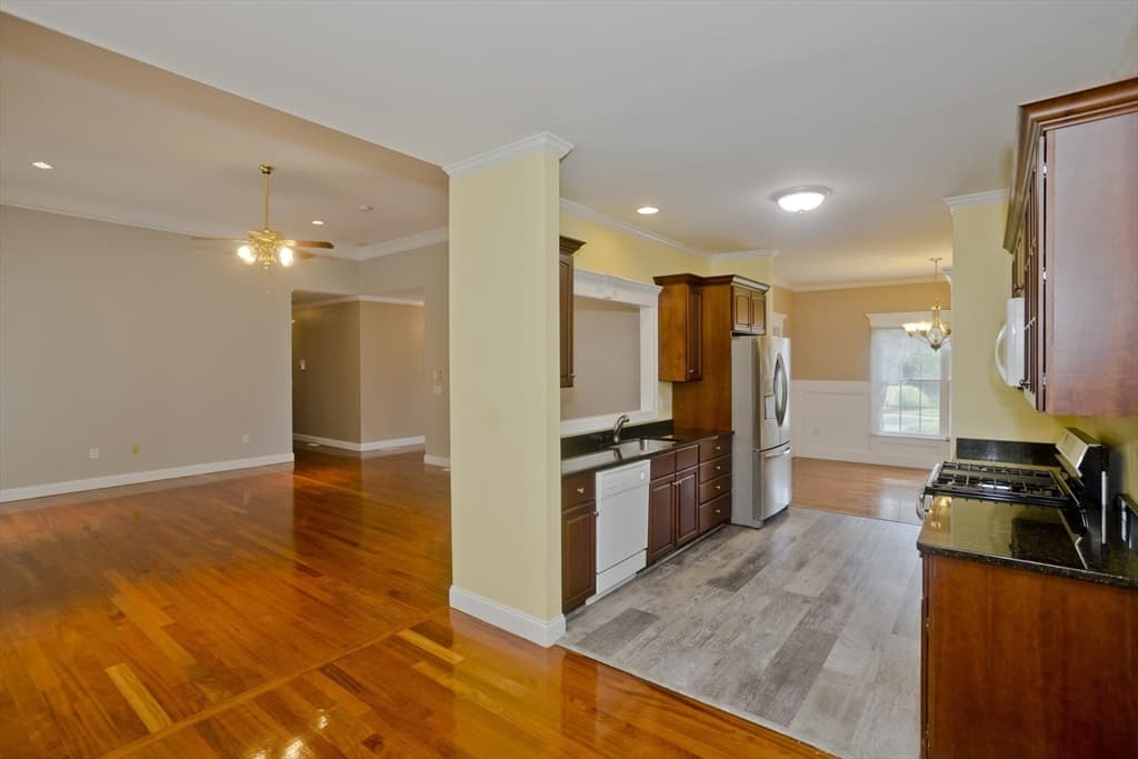 15 Avalon Place, Agawam MA 01030 photo 4