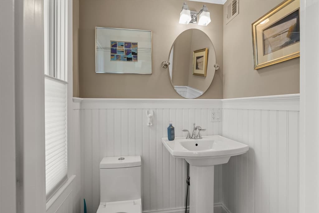 24 Cottage St, Provincetown MA 02657 photo 8