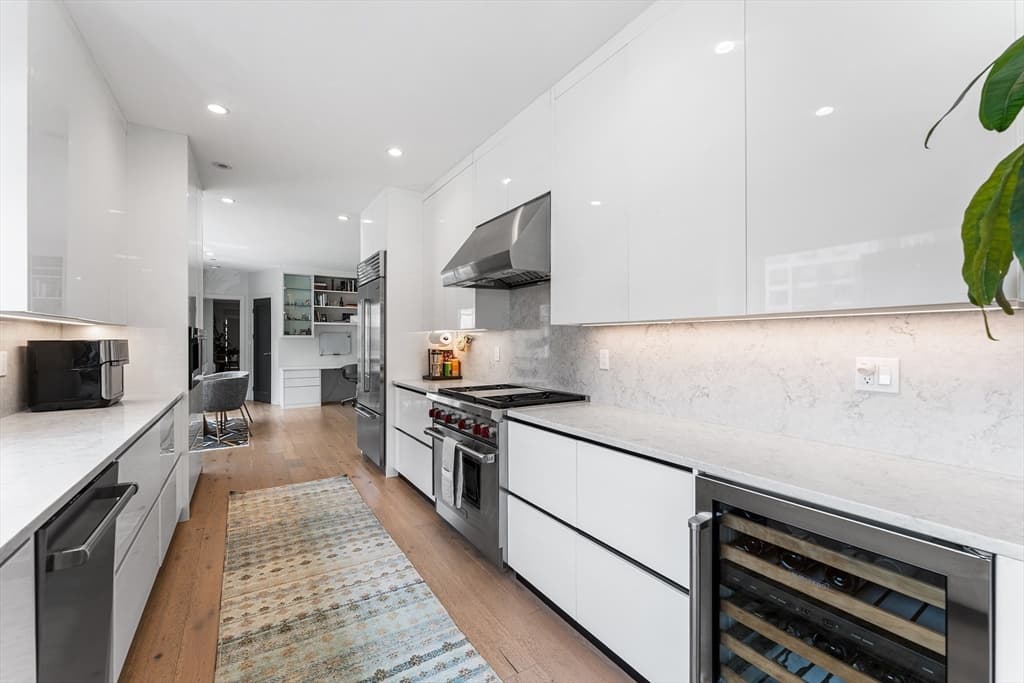 Condominium at 100 A St # 2, Boston MA 02127, photo 9 of 42