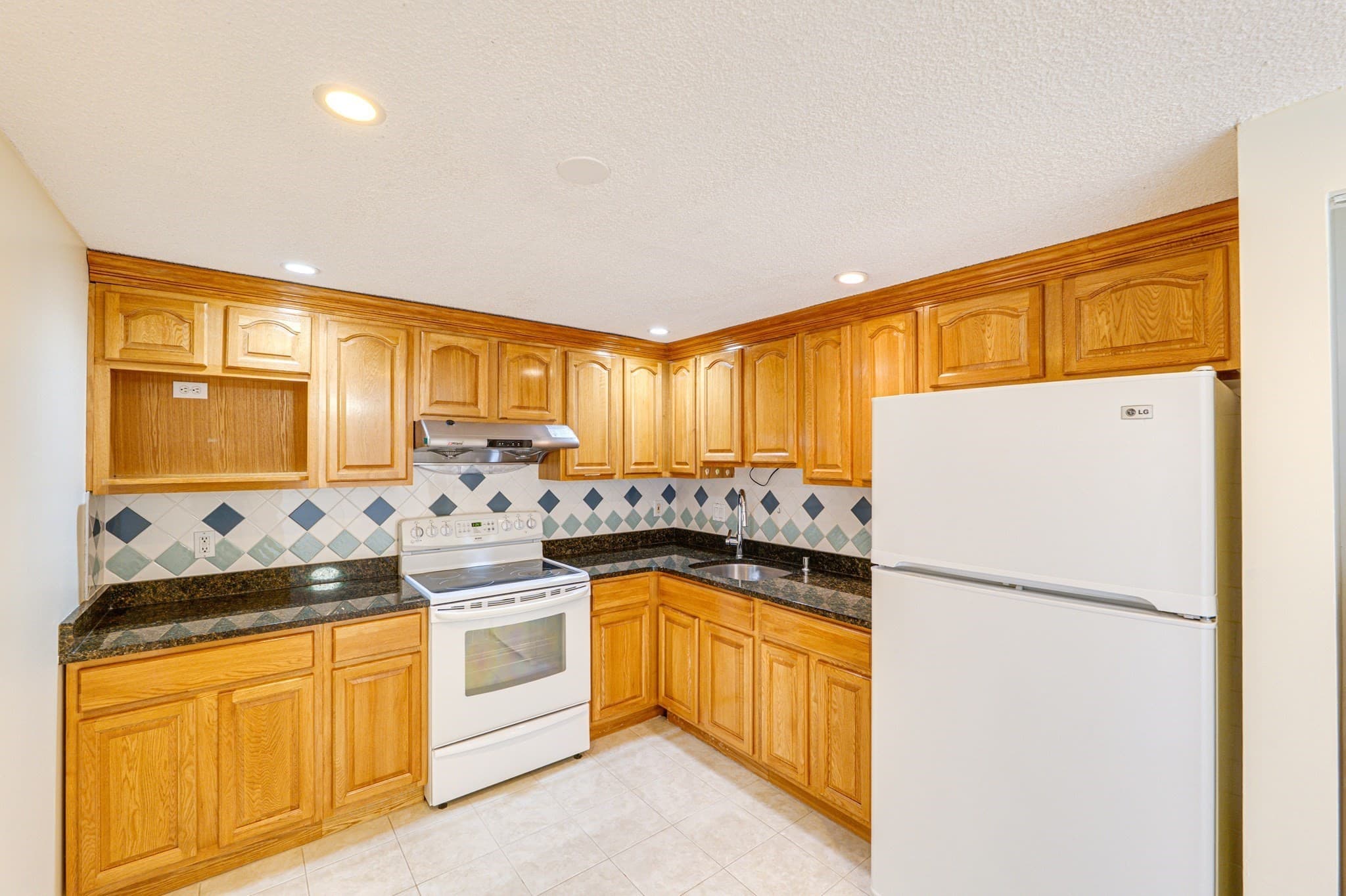 Condominium at 30 Revere Beach Pkwy # 610, Medford MA 02155, photo 10 of 38